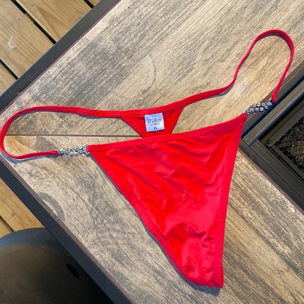 Brand rue 21, size XL, color red , material nylon